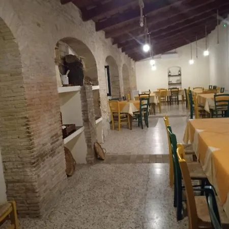 Bosco Didattico Mezzana Grande 招待所 卢切拉